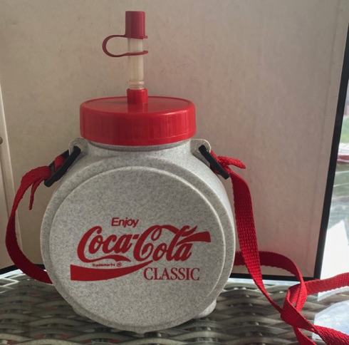 58209-1 € 6,00 coca cola drinkbeker veldfles grijs classic.jpeg